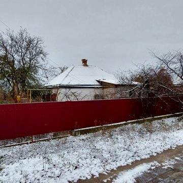 Будинок у місті.