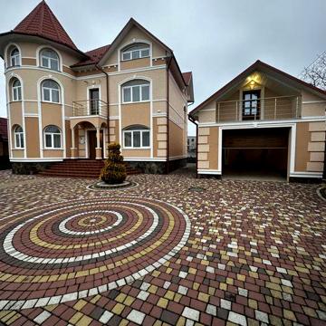 Будинок в Лужанах