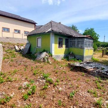Продам будинок з ділянкою. Вул.Річкова,63. с.Немія.