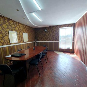 Продам 7к на Озерній біля озера