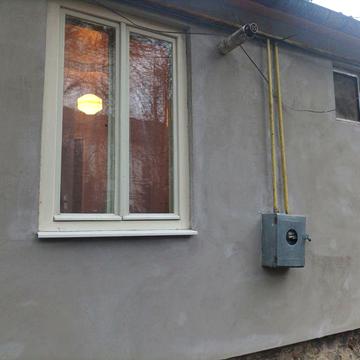 Здається двох кімнатна в тихому центрі.