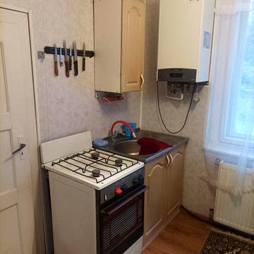 Здається двох кімнатна в тихому центрі.