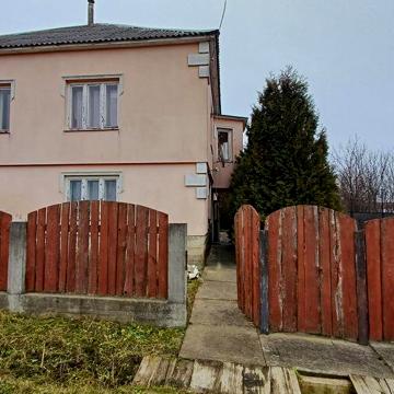 Продається сімейний будинок с. Дерцен