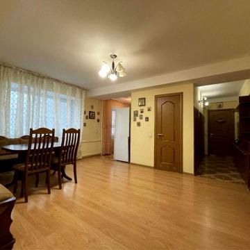 Продаж 3-кімнатної сучасної квартири вул. Новодарницька, 27