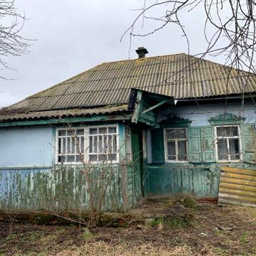 Будинок в цетрі села