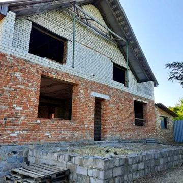 Продам 2х эт дом на Павленках , 200м2 ,участок 15 соток (код 5153)