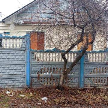 Продам частину будинку, окремий двір, з гаражем