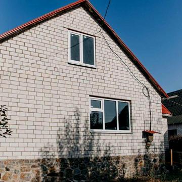 Продаж 1 поверхового будинку з ділянкою на 7 соток,100 кв.м,3 кімнати.