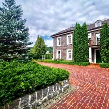 Затишний будинок з басейном в передмісті Києва. Ірпінь, Стоянка 2.