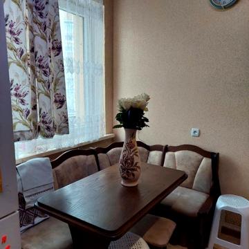 Олександра Довженка вул., 2