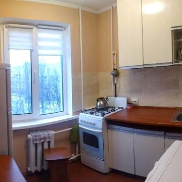 Героїв просп., 12