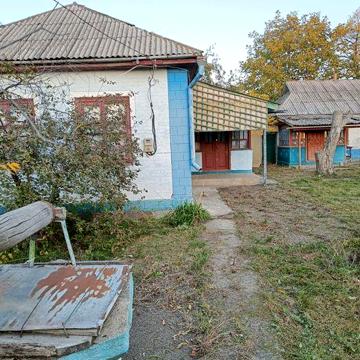 Продаж будинку з земельною ділянкою