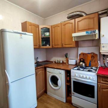 Продаж 2 кімнатної квартири (45,9 м.кв.) + невеликий гараж,  Боярка