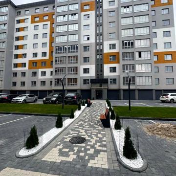 Вінницька, 1/8А