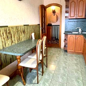 Продам 3 кімнатну на Олександрійському бульварі