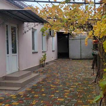 Продаю будинок вул. Новобузька добротний всі зручності земля