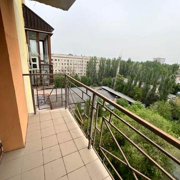 Продаж трикімнатної дворівневої квартири  Космонавтів.       ID-50-2
