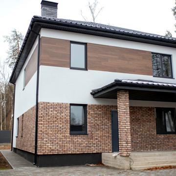 Михайла Чалого вул., 5