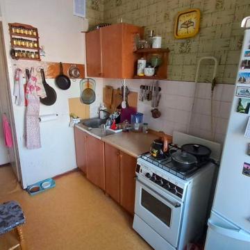 Продаж 3 кімнатної квартири біля ринку  "Нива" на 9 поверсі