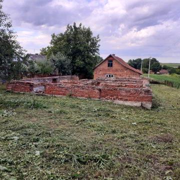 Вримянка із фундаментом під забудову та земельною ділянкою