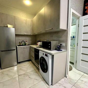 Продам 1 кімнатну квартиру з ремонтом  у  Центрі міста