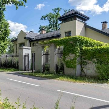 Тячівська вул., 12