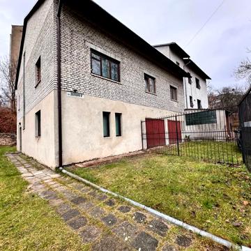 Долішня вул., 9б