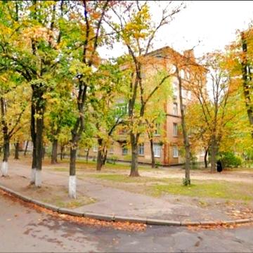 Василя Чумака вул., 13