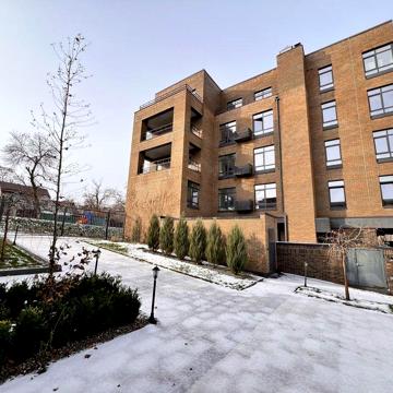 Продам трехкомнатную квартиру в центре города ЖК Club house