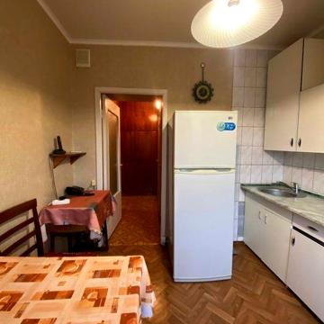 Продаж 2к. М. Лівобережна.