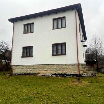 Котедж в центрі Яремче 240 м2