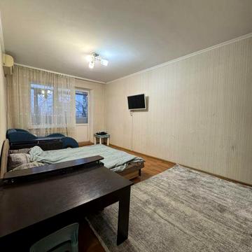 Продаж 1 кім Критий ринок, вул. Яновського .