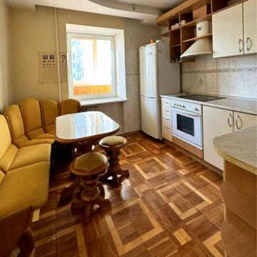 Оренда 4-кімн., квартира вул. Бєлова. Без комісії.