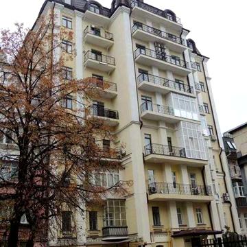 Мазепи,16 квартира  100кв.м. ліфт  Печерськ  275000$