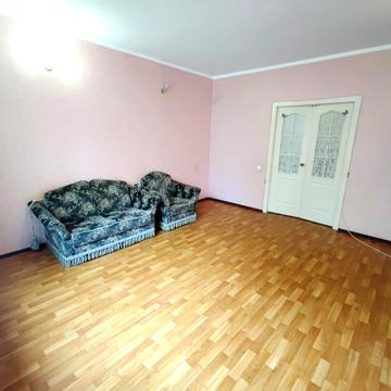 Академіка Сахарова вул., 36