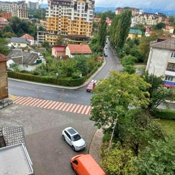 продам 2 кімнатну квартиру в центрі ЖК Грушевського