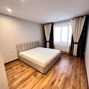 3кім біля КІНОПАЛАЦУ