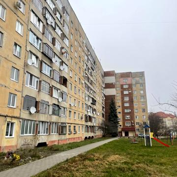 Хуторівка вул., 6