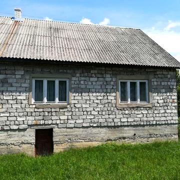 Продається будинок  звязку з виїздом за кордон.