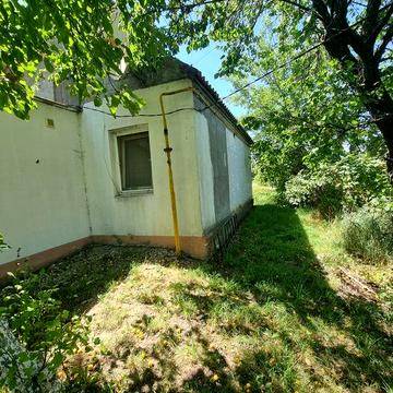 Івонченці,  окремий, цегляний будинок  поруч з ставком, зручності