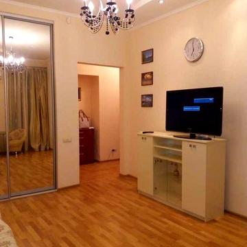 Здам 2-к. Велика Житомирська. Метро Золоті Ворота – 10 хвилин пішки