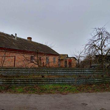 Продам будинок в центрі села