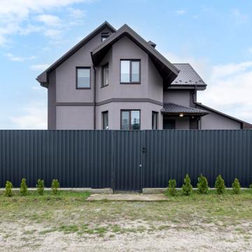 Дніпровська, 32