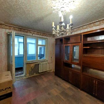 Космонавтів вул., 7