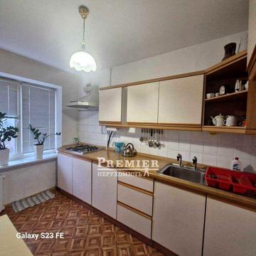 У продажу 3 кімн. квартира у будинку чеського проекту.