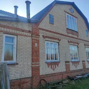 Продам будинок в м Мерефа .