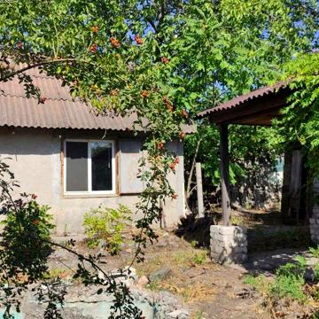 Продам дачу з ділянкою у місті – ідеальне місце для відпочинку!