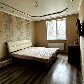 Большая 2 ком(74)кв. Малиновсикй р-он Низкий этаж Евроремонт Постанова