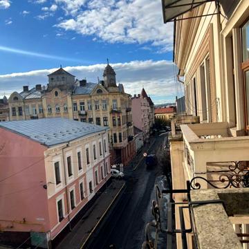 Університетська вул., 14