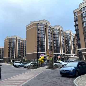 Молодіжна вул., 4